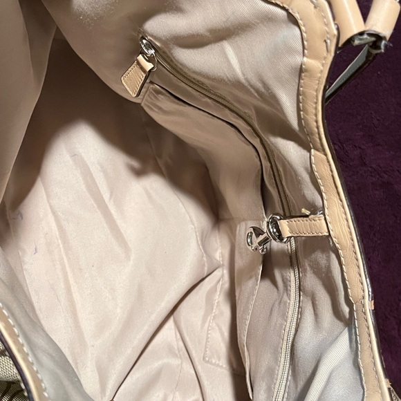 👜 Coach Signature Tote with Pink Stripe – Classic & Functional! 👜 - Picture 3 of 11